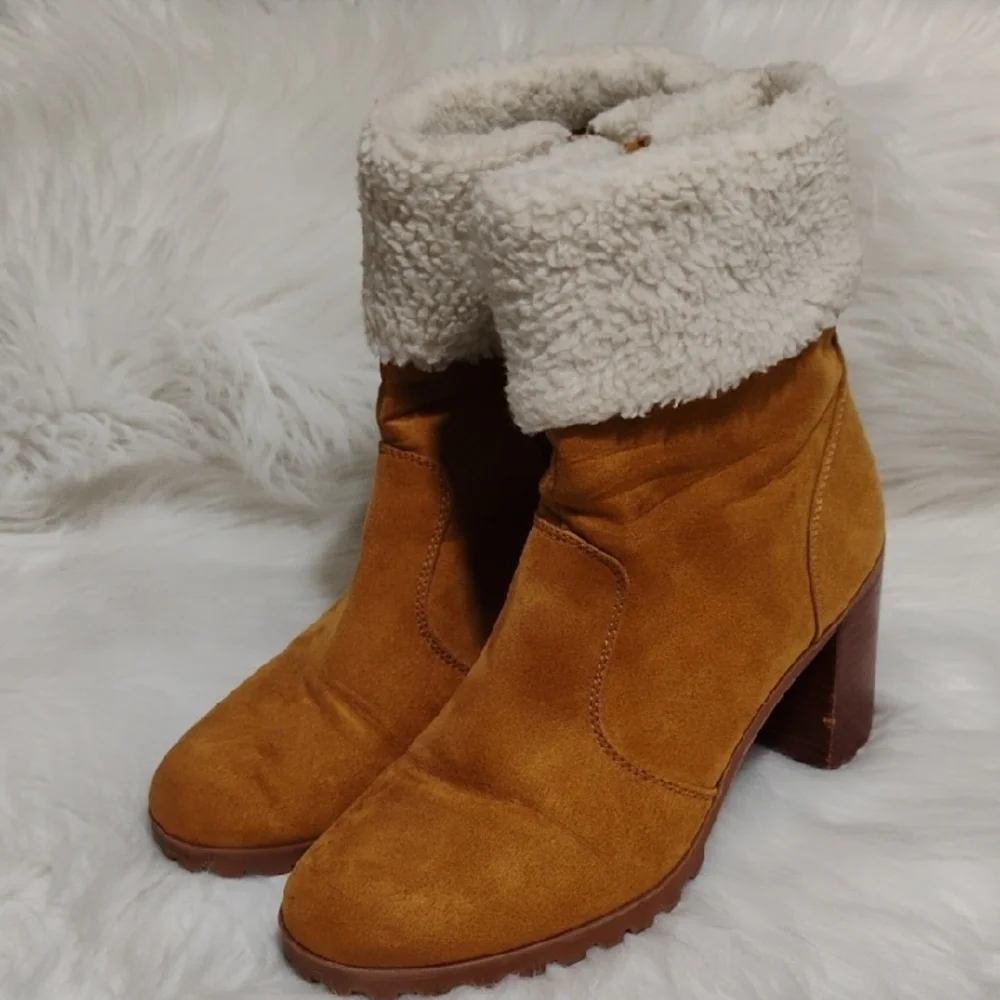 SALE! Crown & Ivy Sherpa Cream Cuff Lined Tan Heeled Boots Sz.7.5 Worn 1X (X2) - Picture 3 of 12
